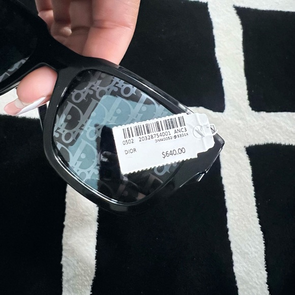DIOR Monogram Sunglasses - Picture 3 of 6